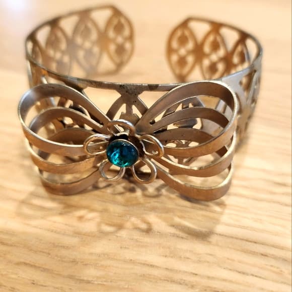 Cute Vintage Rinestone Bow Tie Gold Tone Cuff Bracelt Green Center - Thumbnail 7