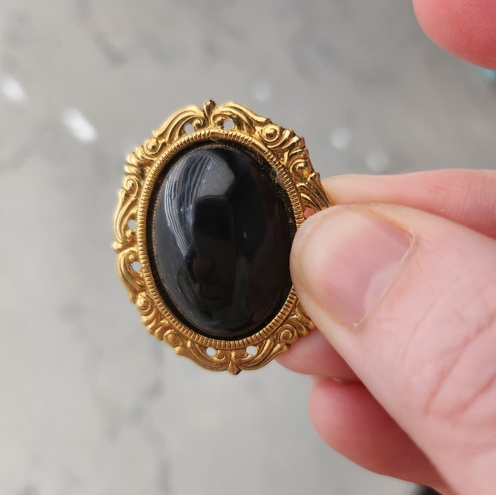 Vintage Victorian Style Faux Onyx Gold Scroll Brooch - Thumbnail 6