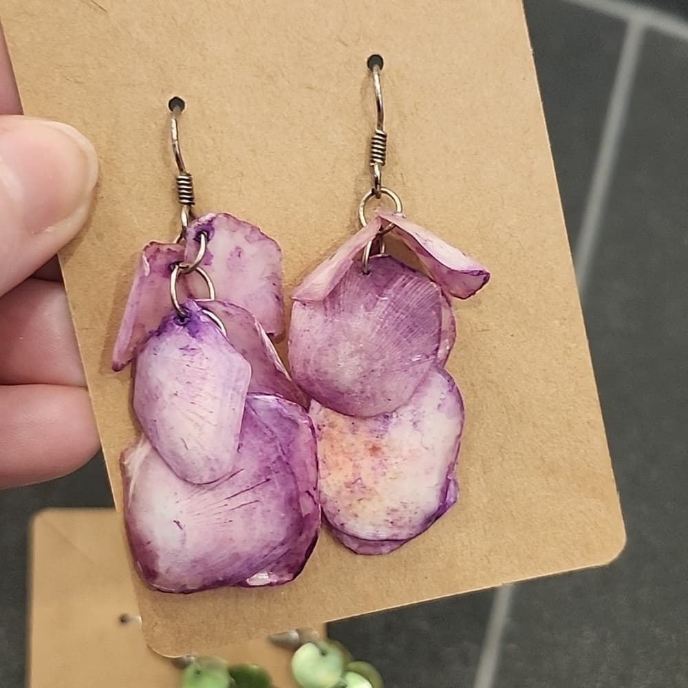 Two pairs of Shell Dangle Drop Earrings in Green and Purple - Thumbnail 2
