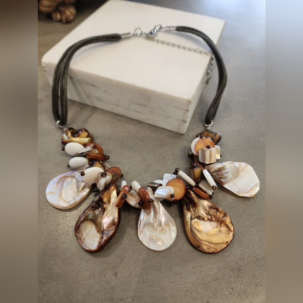 Leather and Shell Chunky Beaded Choker Necklace - Thumbnail 3