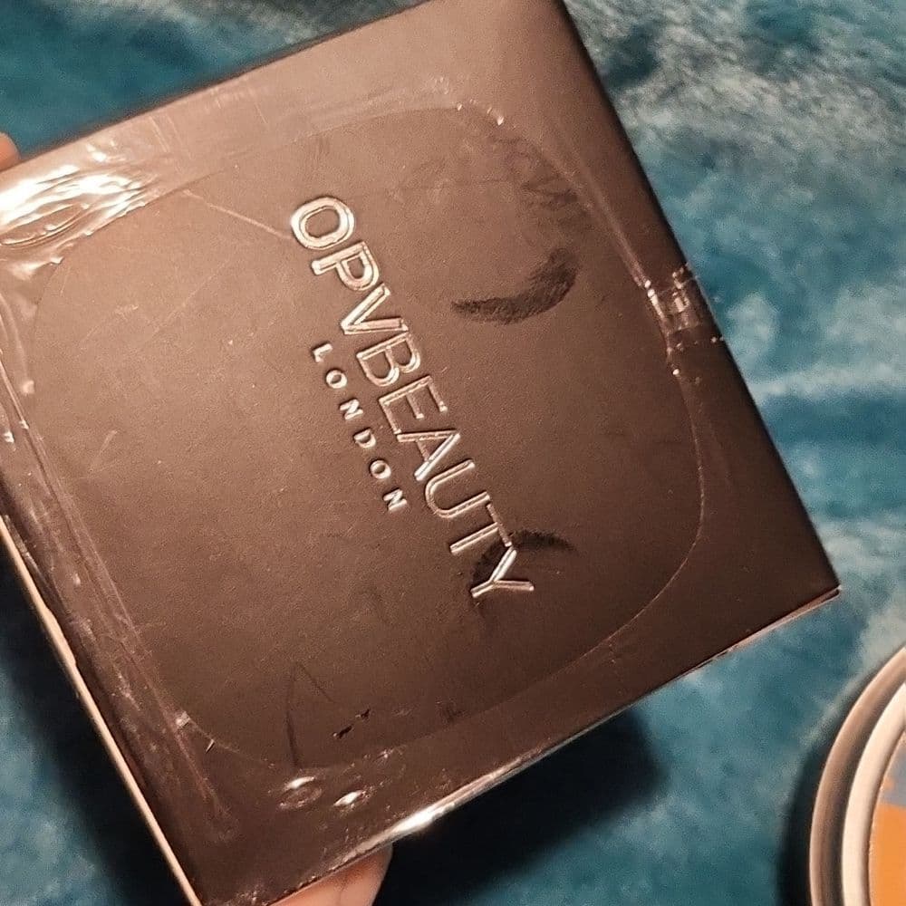 OPVbeauty London Translucent Setting Powder with Bonus Brush Cleaner - Thumbnail 3