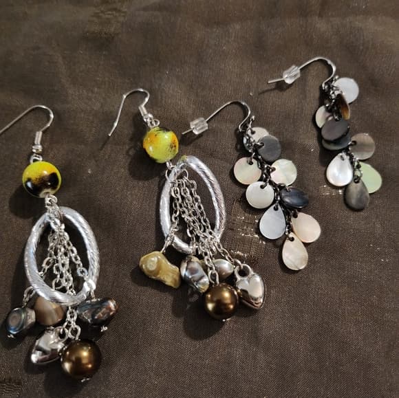 Two Pair Shell Beaded Dangle Earrings Green Glass and Disc Silver Tone - Thumbnail 7
