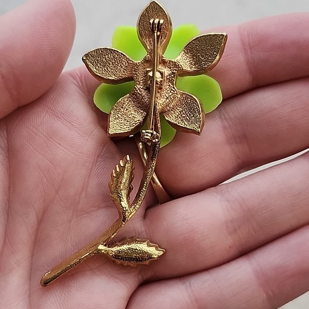 Vintage Gold Tone Metal and Lime Green Acrylic Flower Brooch - Thumbnail 2