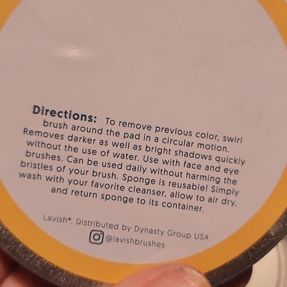 OPVbeauty London Translucent Setting Powder with Bonus Brush Cleaner - Thumbnail 6