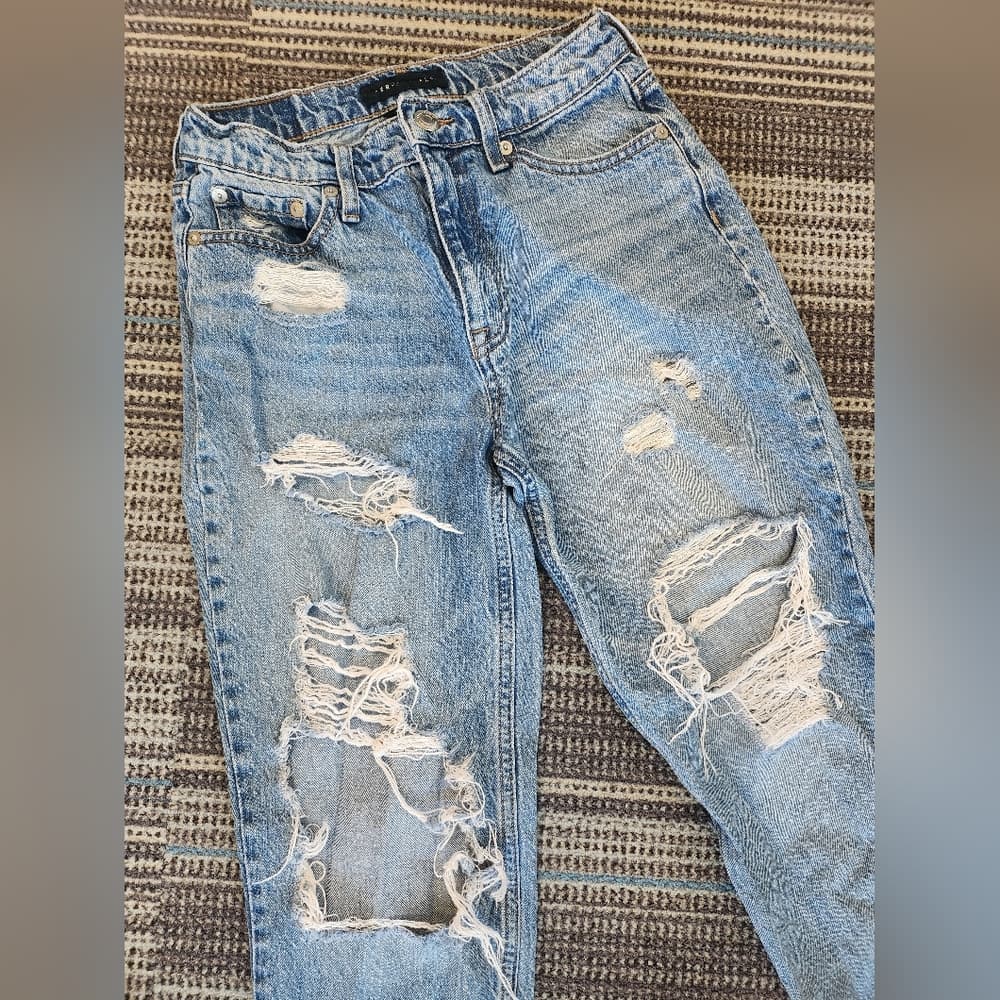 Aeropostale Mom Jeans Light Blue Denim High Rise Distressed
