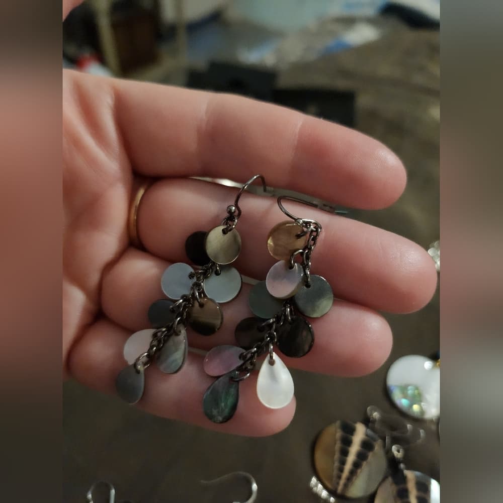 Two Pair Shell Beaded Dangle Earrings Green Glass and Disc Silver Tone - Thumbnail 4