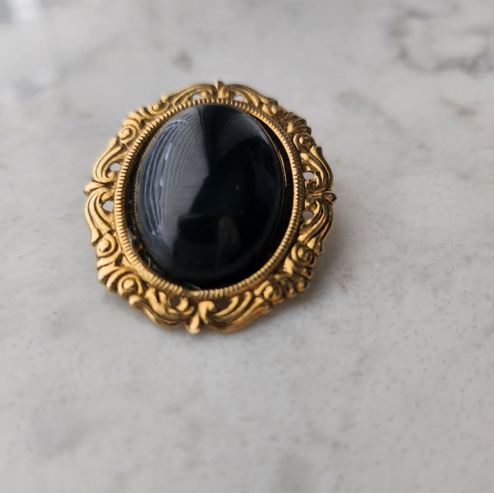 Vintage Victorian Style Faux Onyx Gold Scroll Brooch - Thumbnail 8