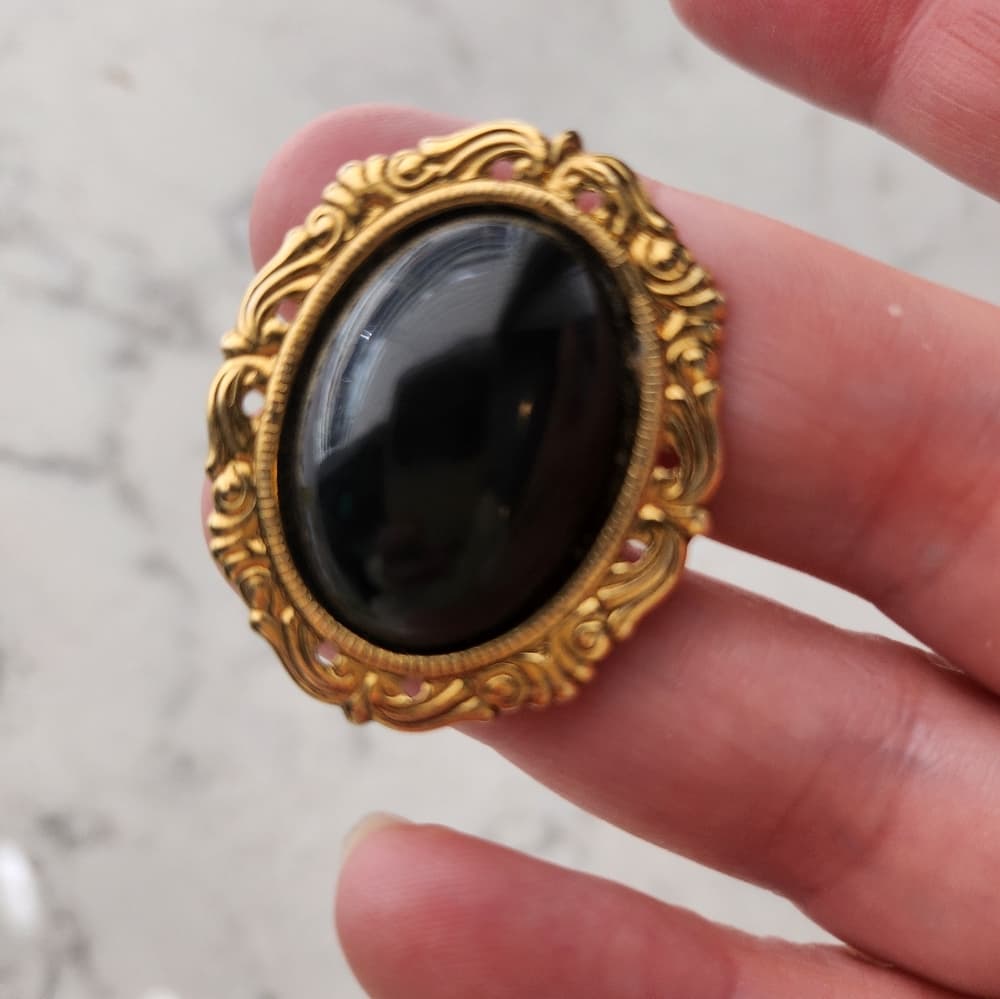 Vintage Victorian Style Faux Onyx Gold Scroll Brooch - Thumbnail 2
