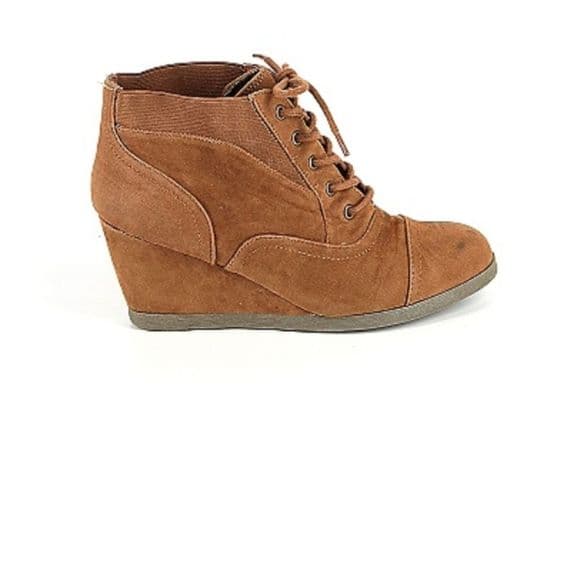 Madden Girl 🥰 Tan Brown Faux Suede Cute Wedge Ankle Booties - Thumbnail 3