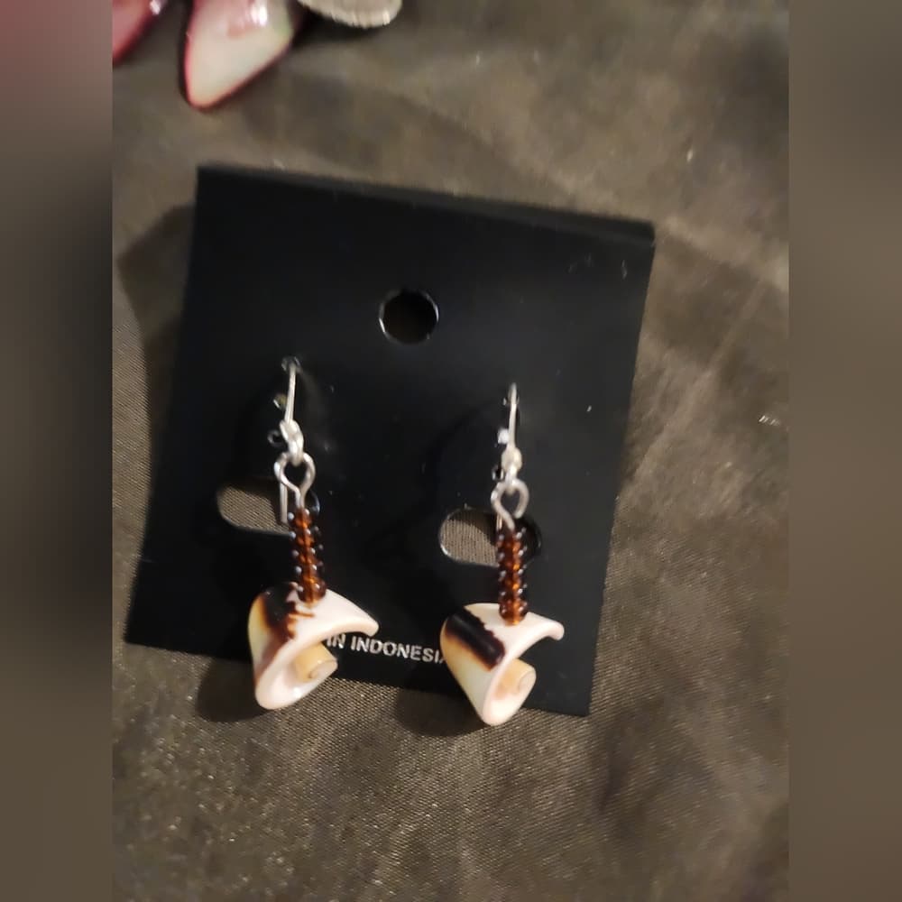 3 Pair Pink, Red and Brown Shell Beaded Dangle Drop Earrings - Thumbnail 13