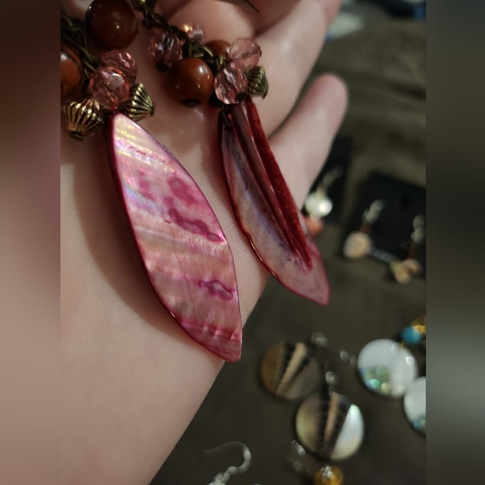 3 Pair Pink, Red and Brown Shell Beaded Dangle Drop Earrings - Thumbnail 3