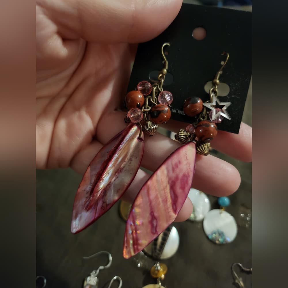 3 Pair Pink, Red and Brown Shell Beaded Dangle Drop Earrings - Thumbnail 2