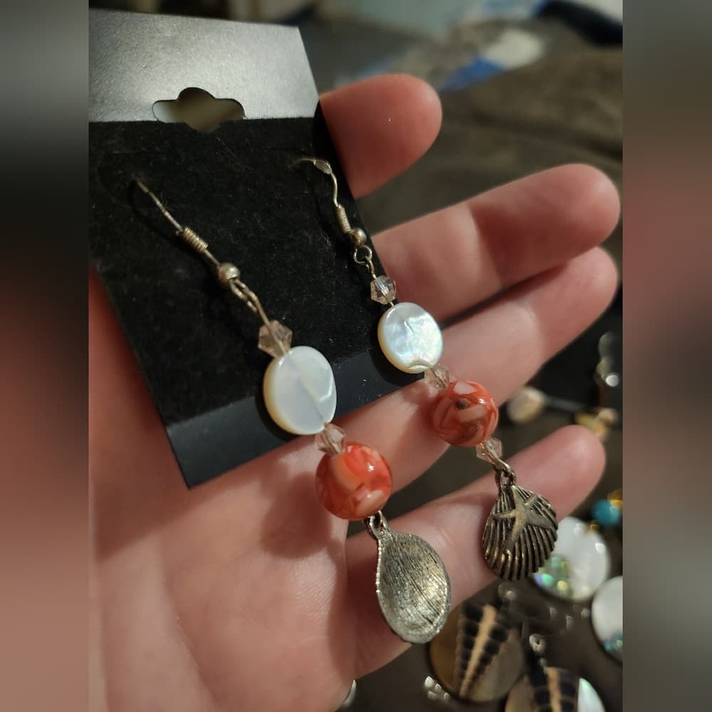 3 Pair Pink, Red and Brown Shell Beaded Dangle Drop Earrings - Thumbnail 9