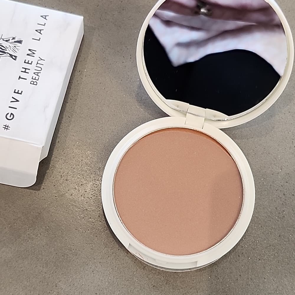 Give Them the Lala Bronzer Compact - Thumbnail 4
