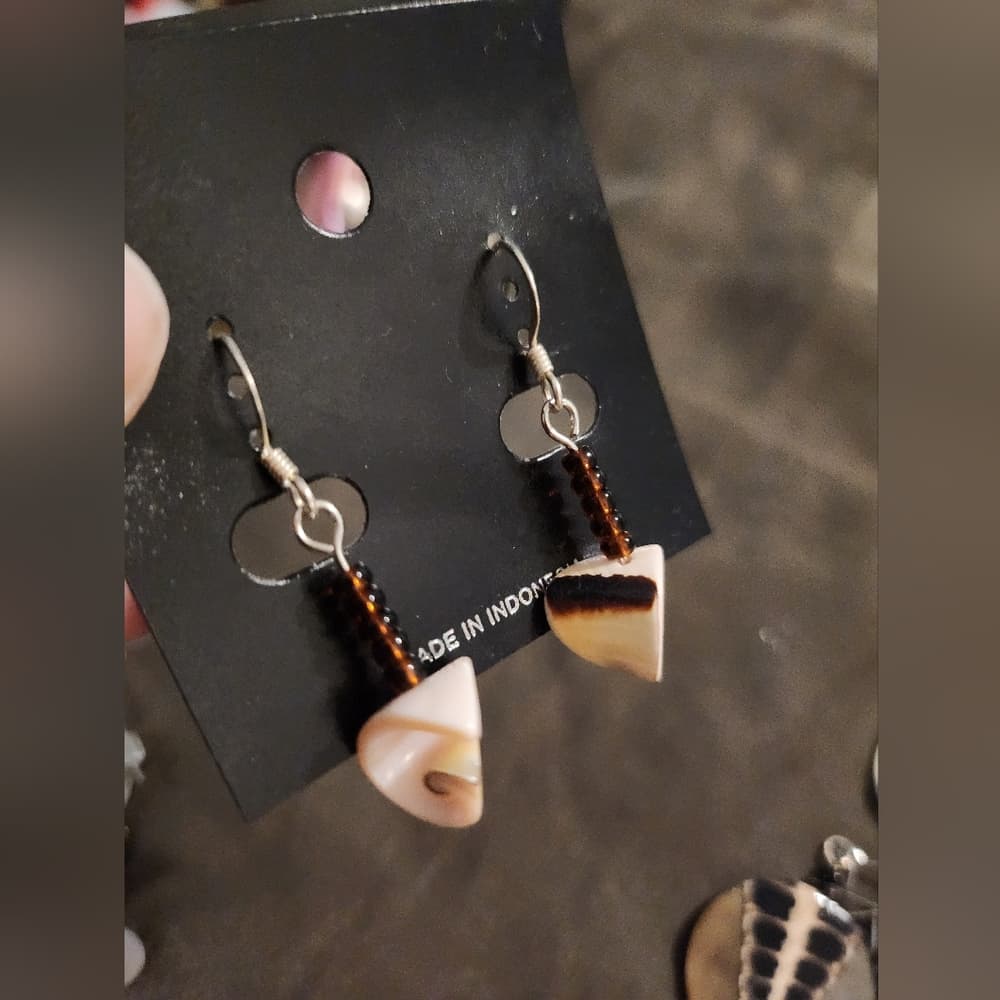 3 Pair Pink, Red and Brown Shell Beaded Dangle Drop Earrings - Thumbnail 11