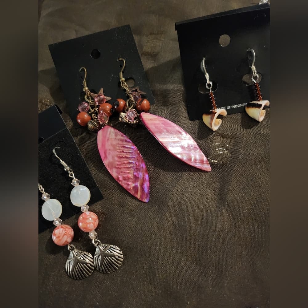 3 Pair Pink, Red and Brown Shell Beaded Dangle Drop Earrings - Thumbnail 14