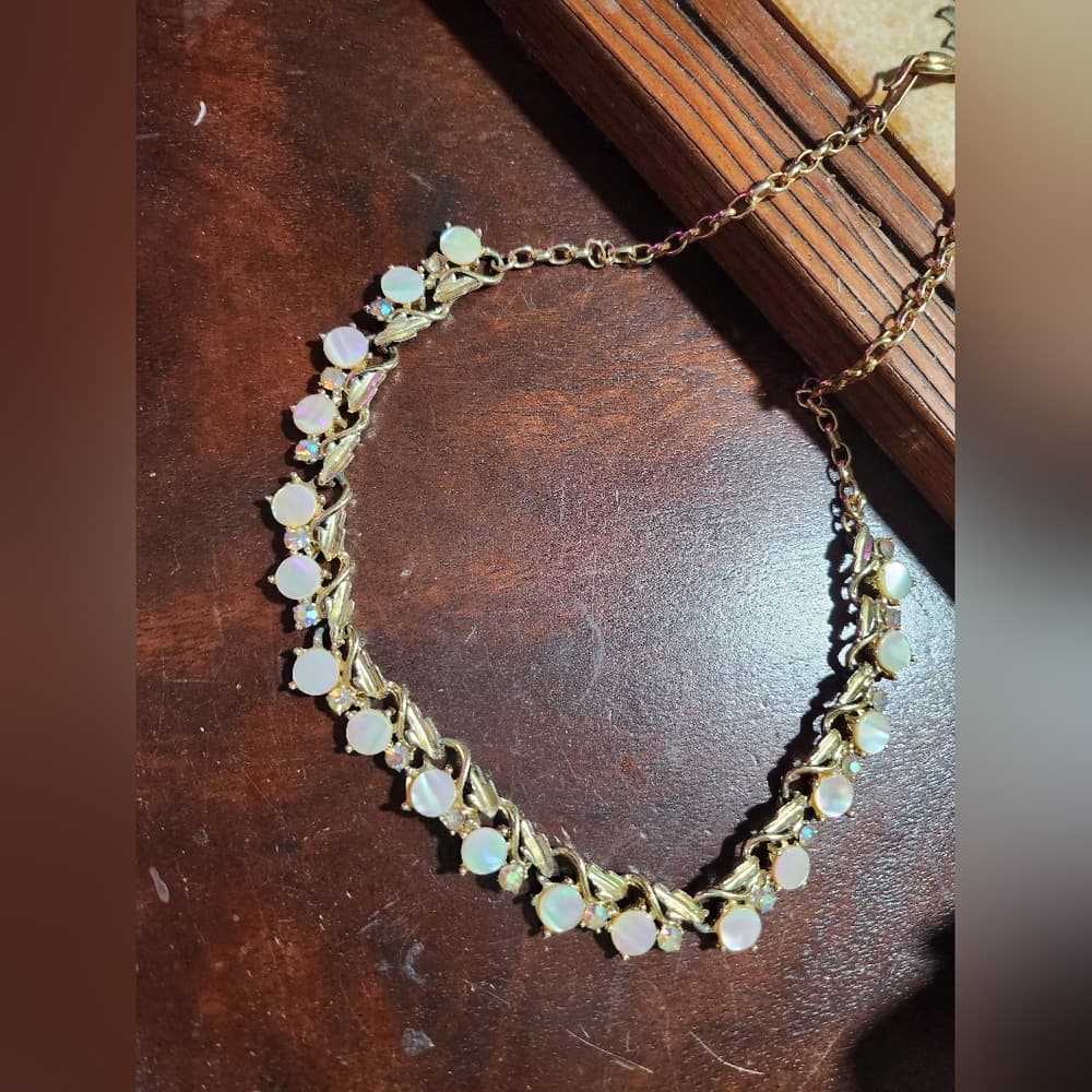 Vintage Gold Tone Shell and Rinestone Choker Necklace