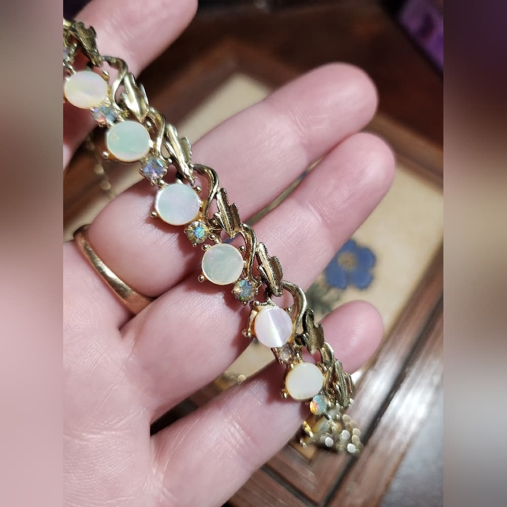 Vintage Gold Tone Shell and Rinestone Choker Necklace - Thumbnail 2