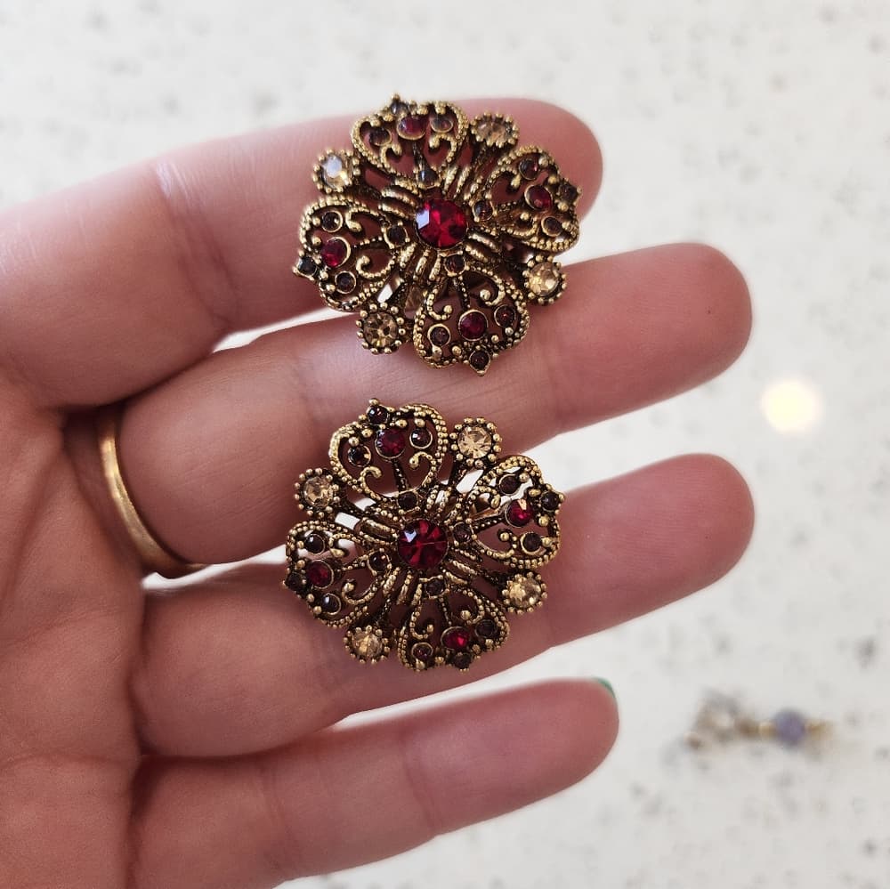 Vintage Floral Red Rinestone Avon Filigree Sparkly Earrings Clip On - Thumbnail 6