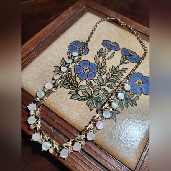 Vintage Gold Tone Shell and Rinestone Choker Necklace - Thumbnail 7