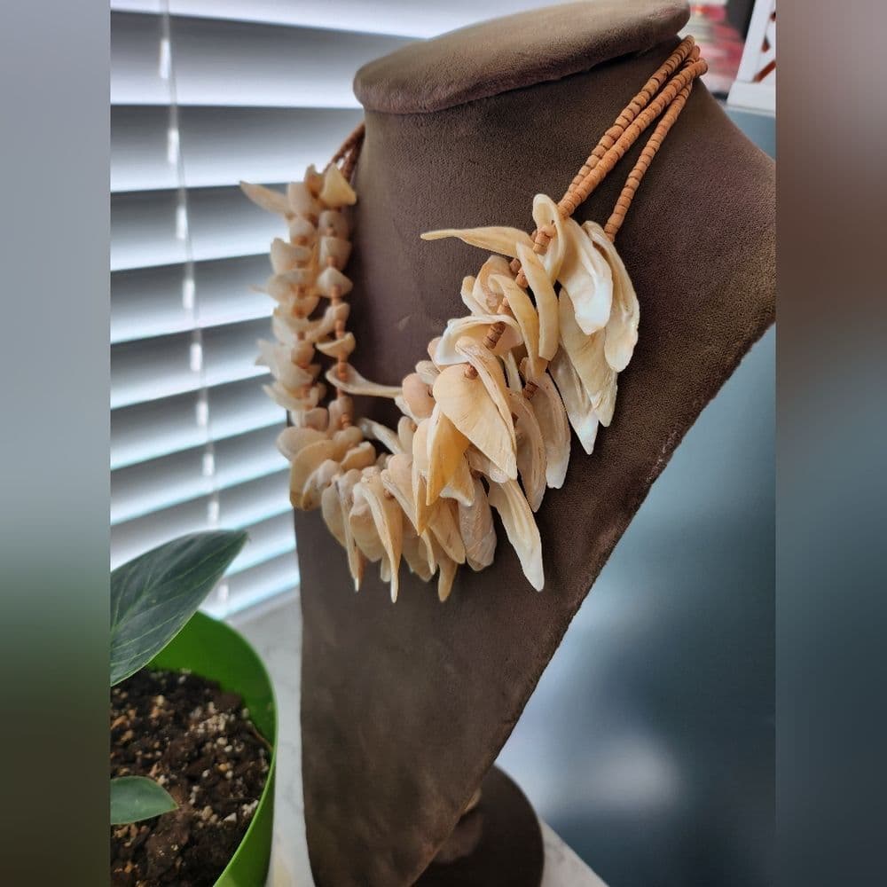 Vintage Pastel Cream Shell Fringe and Wood beaded Necklace Boho Mermaid Style - Thumbnail 5