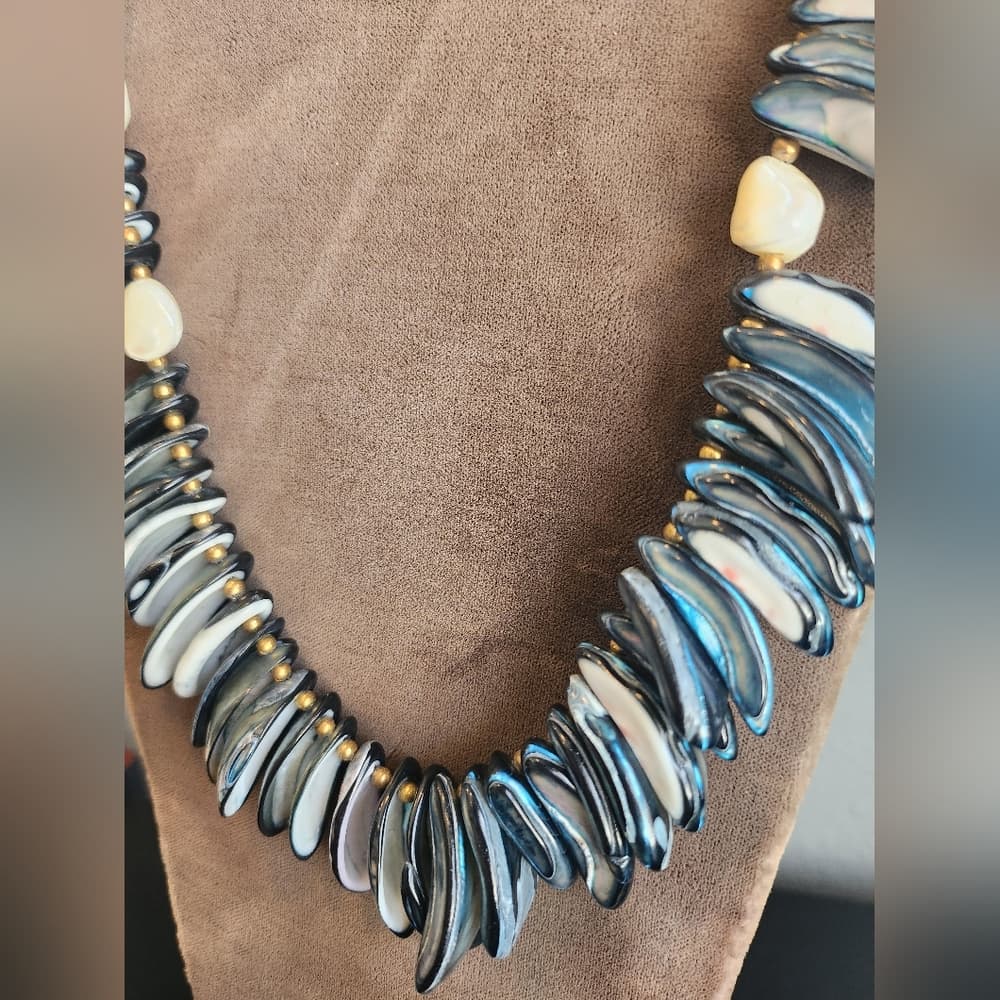 Beautiful Blue Shell And White Mother Of Pearl Beaded Fan Collar Style Necklace - Thumbnail 2
