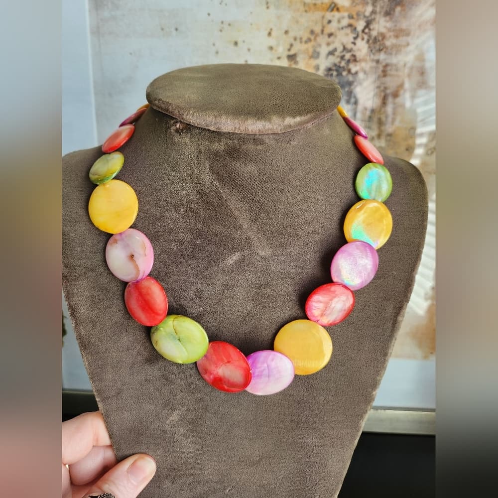 Gorgous Multicolor Shell Disc Beaded Statement Necklace - Thumbnail 5