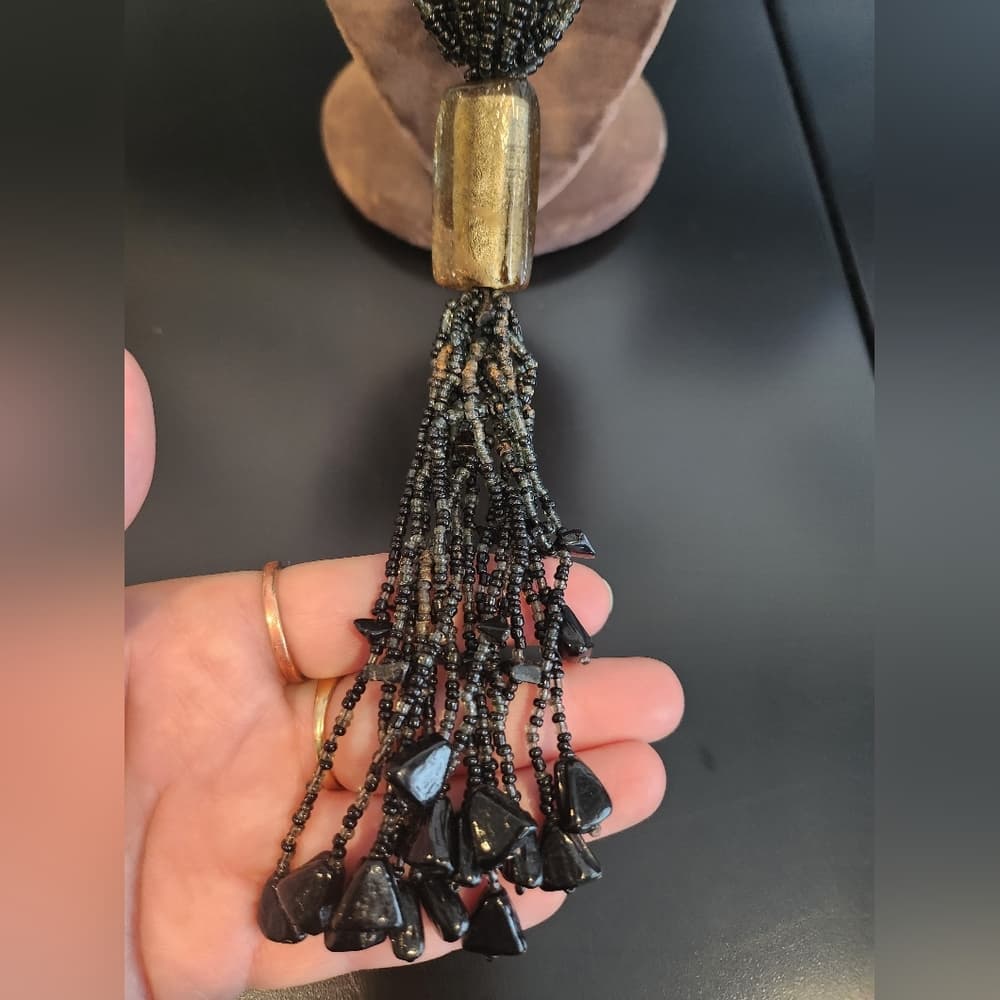 Elegant Layered And Fringed Black Beaded Statement Necklace - Thumbnail 3