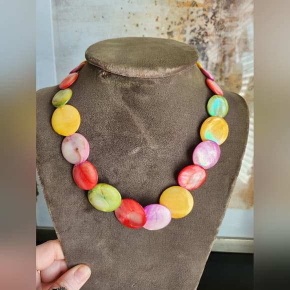 Gorgous Multicolor Shell Disc Beaded Statement Necklace - Thumbnail 6