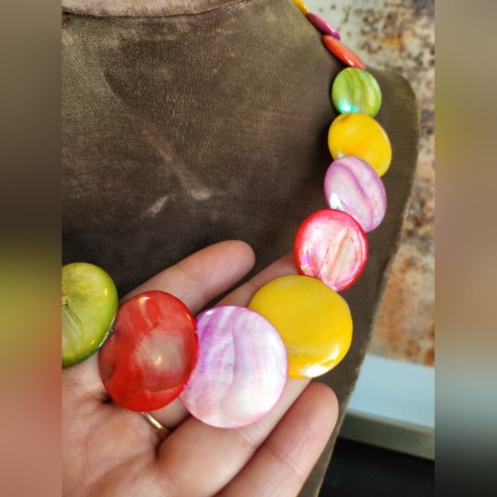 Gorgous Multicolor Shell Disc Beaded Statement Necklace - Thumbnail 2