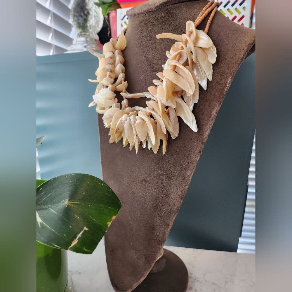 Vintage Pastel Cream Shell Fringe and Wood beaded Necklace Boho Mermaid Style - Thumbnail 2