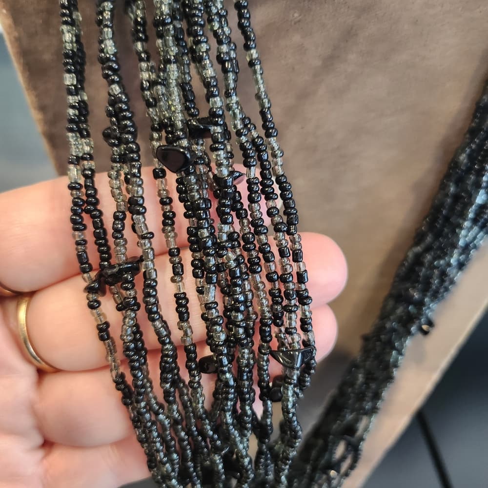 Elegant Layered And Fringed Black Beaded Statement Necklace - Thumbnail 4