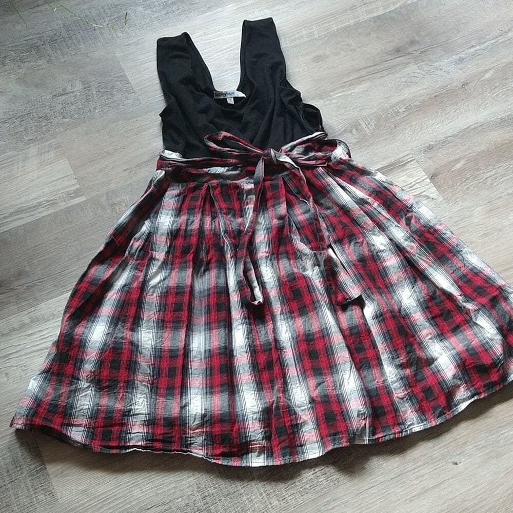 Bailey Blue vintage Y2K black sleeveless and red plaid dress with tie waist