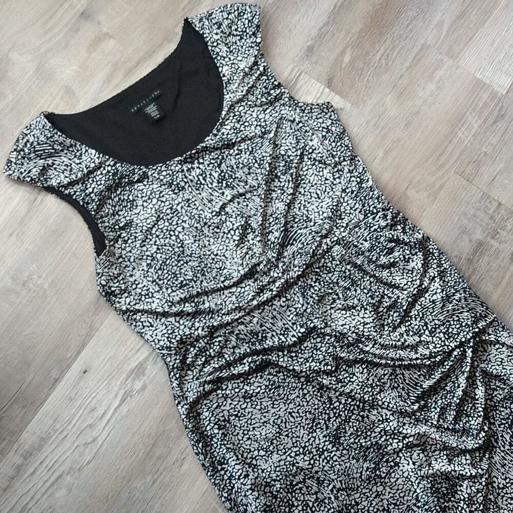 Apostrophe Black And White Sophisticated Shift Dress