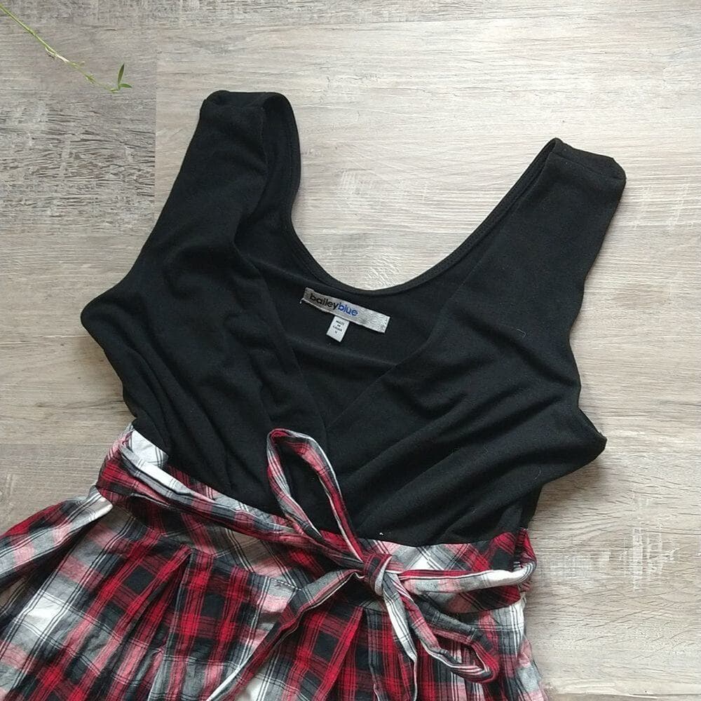 Bailey Blue vintage Y2K black sleeveless and red plaid dress with tie waist - Thumbnail 3