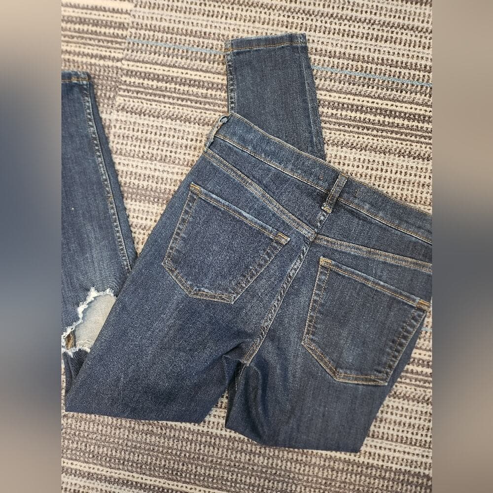 Free People Dark Wash Ripped Skinny Cropped Jeans - Thumbnail 9