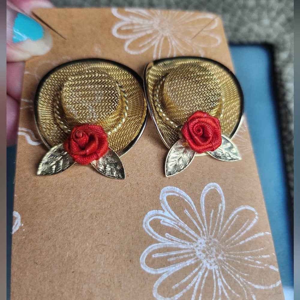 Awesome Gold Metal Mesh Hats With Red Fabric Rose Earrings - Thumbnail 3