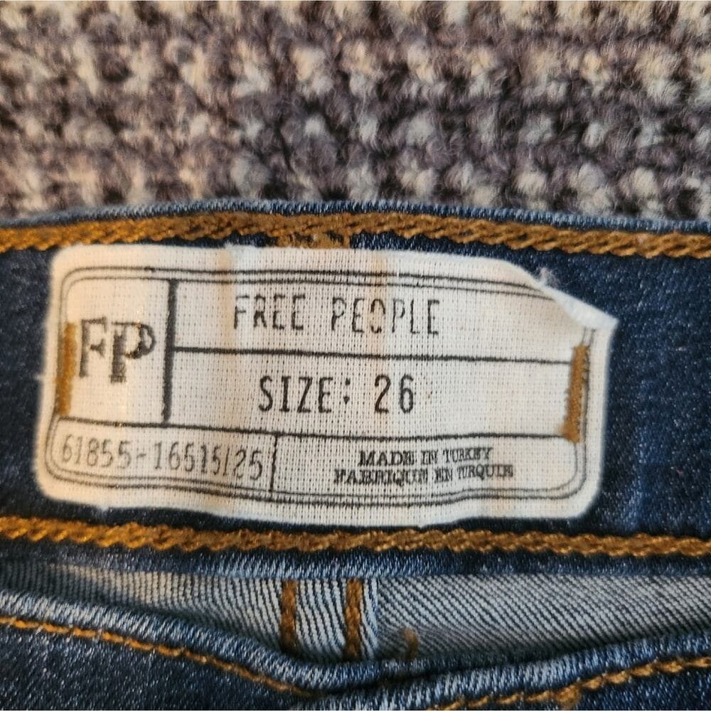 Free People Dark Wash Ripped Skinny Cropped Jeans - Thumbnail 3