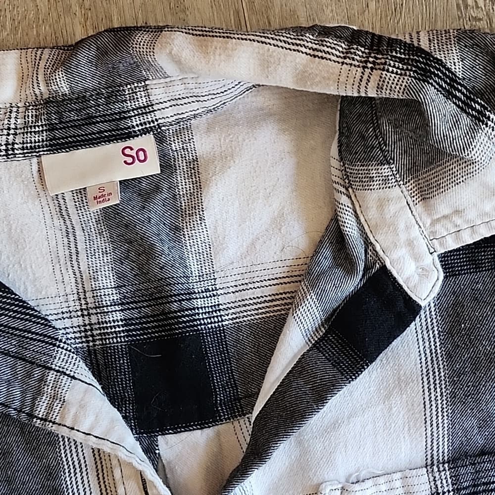 SO Black and White Plaid Cotton Flannel Long Sleeve Jr's size - Thumbnail 2