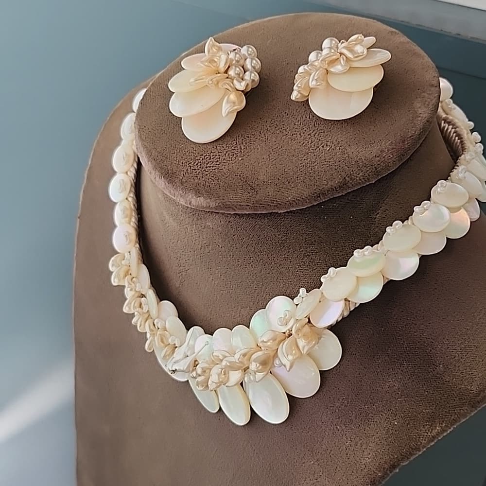 Rare Vintage 1920s Mother Of Pearl Corded Choker with Love Bird and Earrings - Thumbnail 16