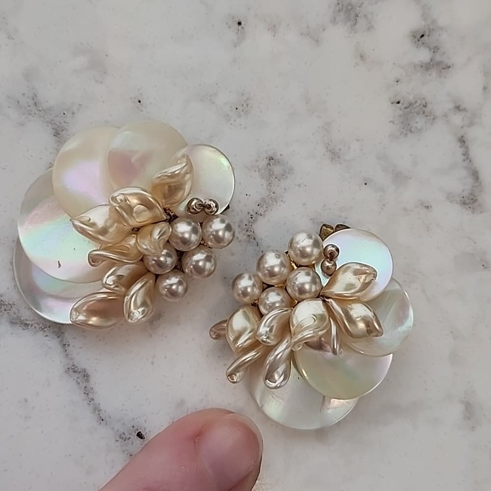 Rare Vintage 1920s Mother Of Pearl Corded Choker with Love Bird and Earrings - Thumbnail 6