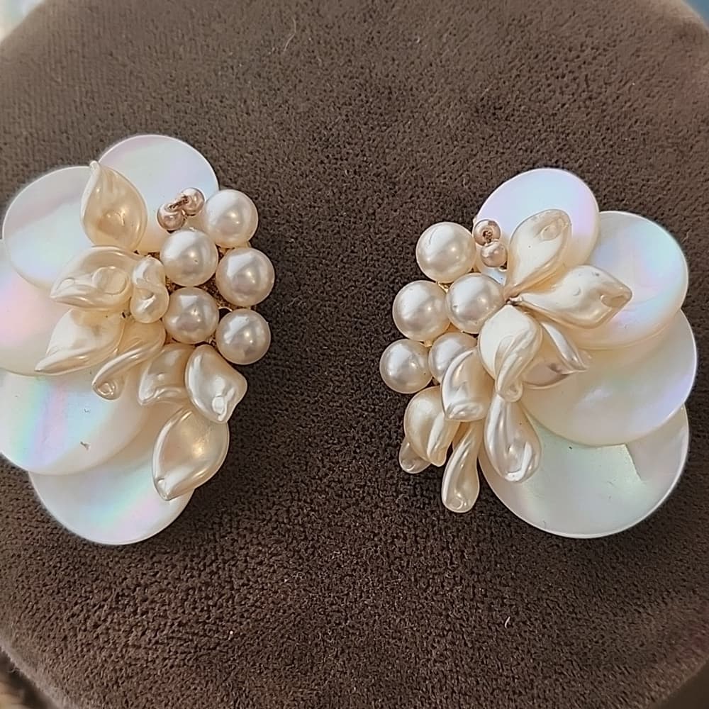 Rare Vintage 1920s Mother Of Pearl Corded Choker with Love Bird and Earrings - Thumbnail 3