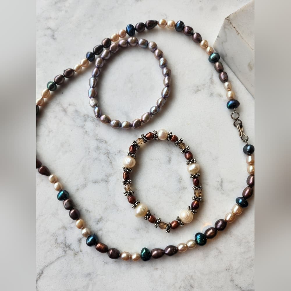 High Luster Vintage Peacock Pearl Necklace with stretchy bracelets - Thumbnail 3