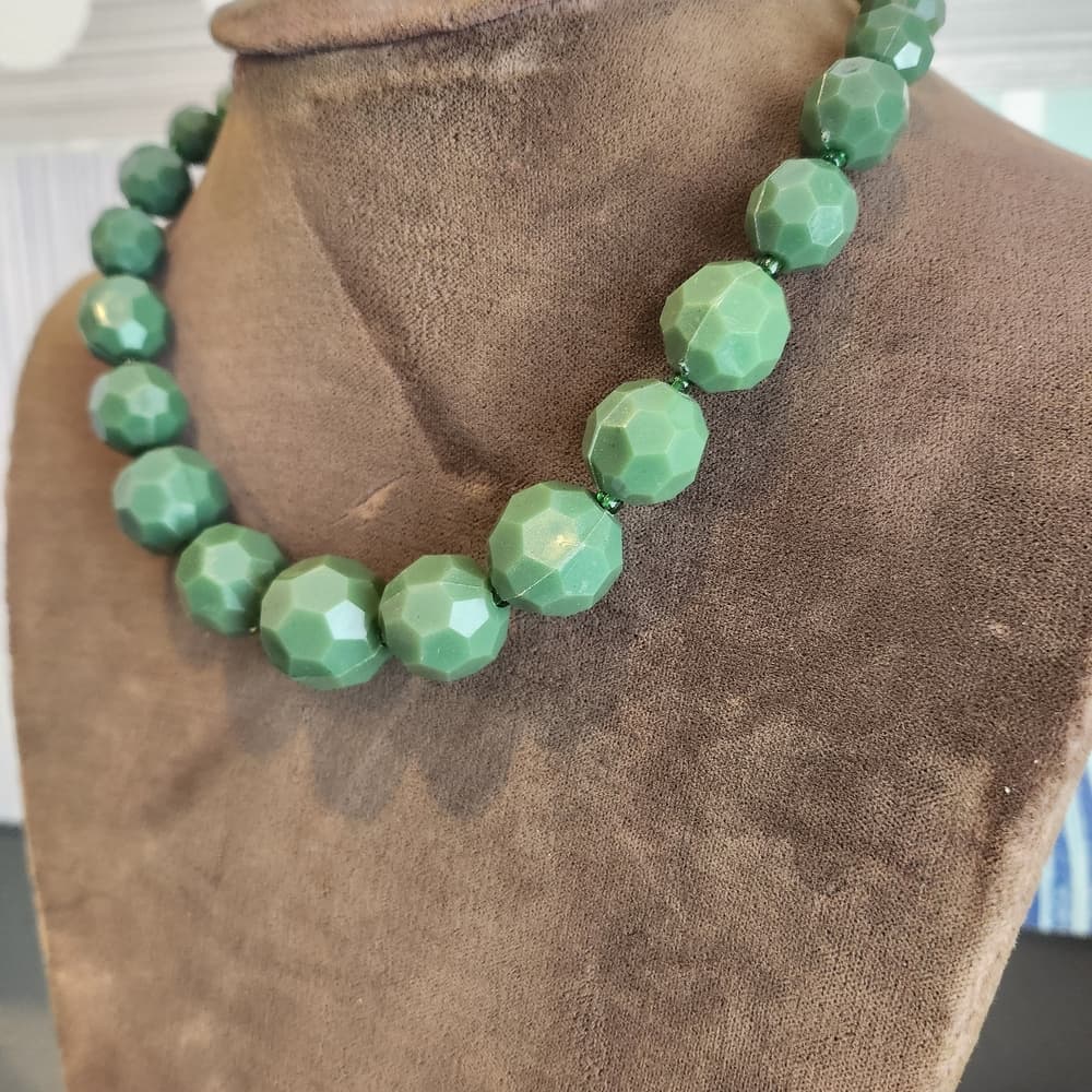 3 Pack Beaded Necklace Set - Red, Green, and Black - Thumbnail 3