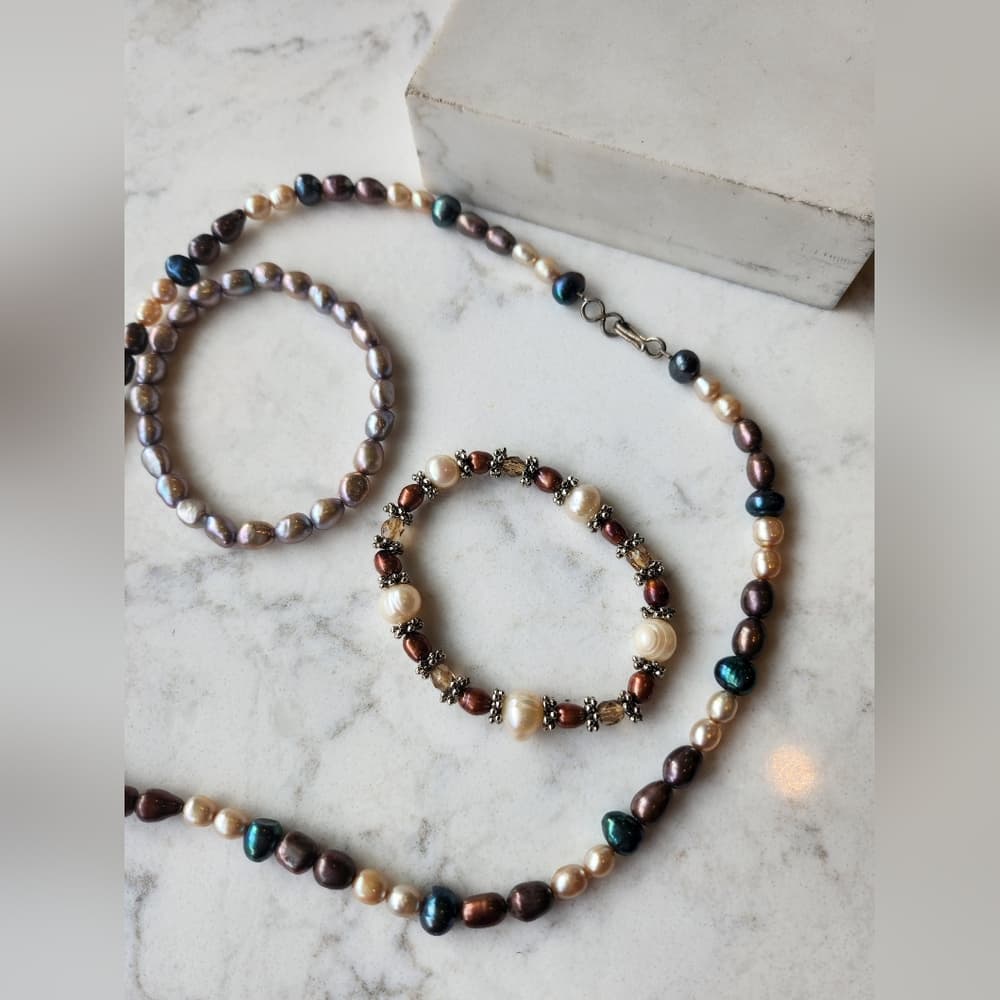 High Luster Vintage Peacock Pearl Necklace with stretchy bracelets - Thumbnail 4