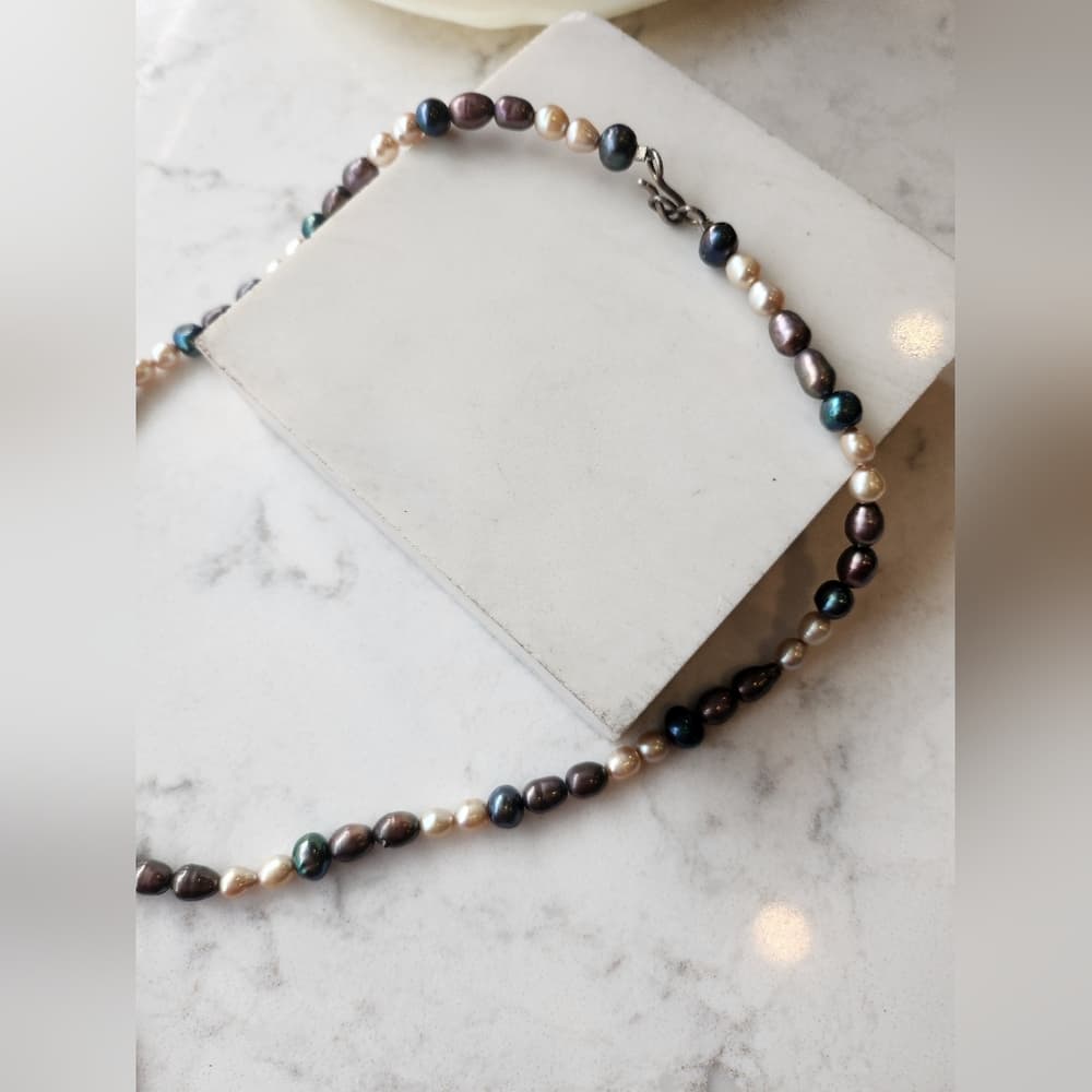 High Luster Vintage Peacock Pearl Necklace with stretchy bracelets - Thumbnail 2