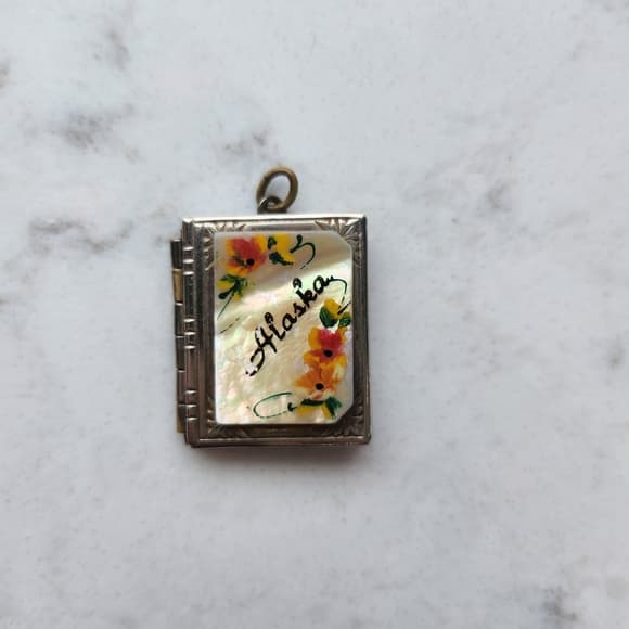 Mid-Century Hand Painted Shell Floral Alaska Souvenier Book Locket Pendant - Thumbnail 7