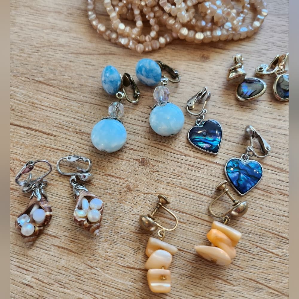 Bundle Of Shell And Acrylic Gold And Silver Tone Clip-On Earrings - Thumbnail 6