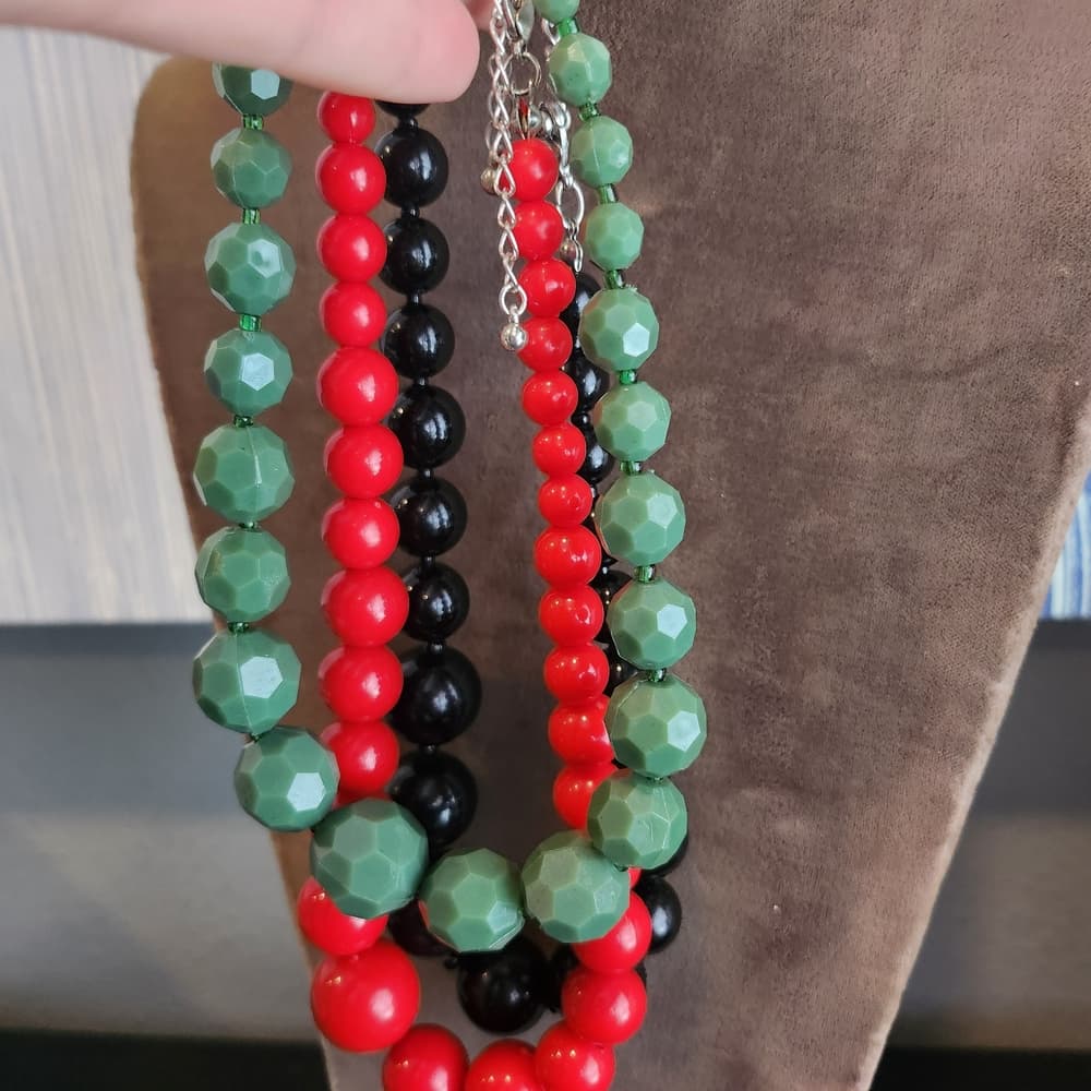 3 Pack Beaded Necklace Set - Red, Green, and Black - Thumbnail 5