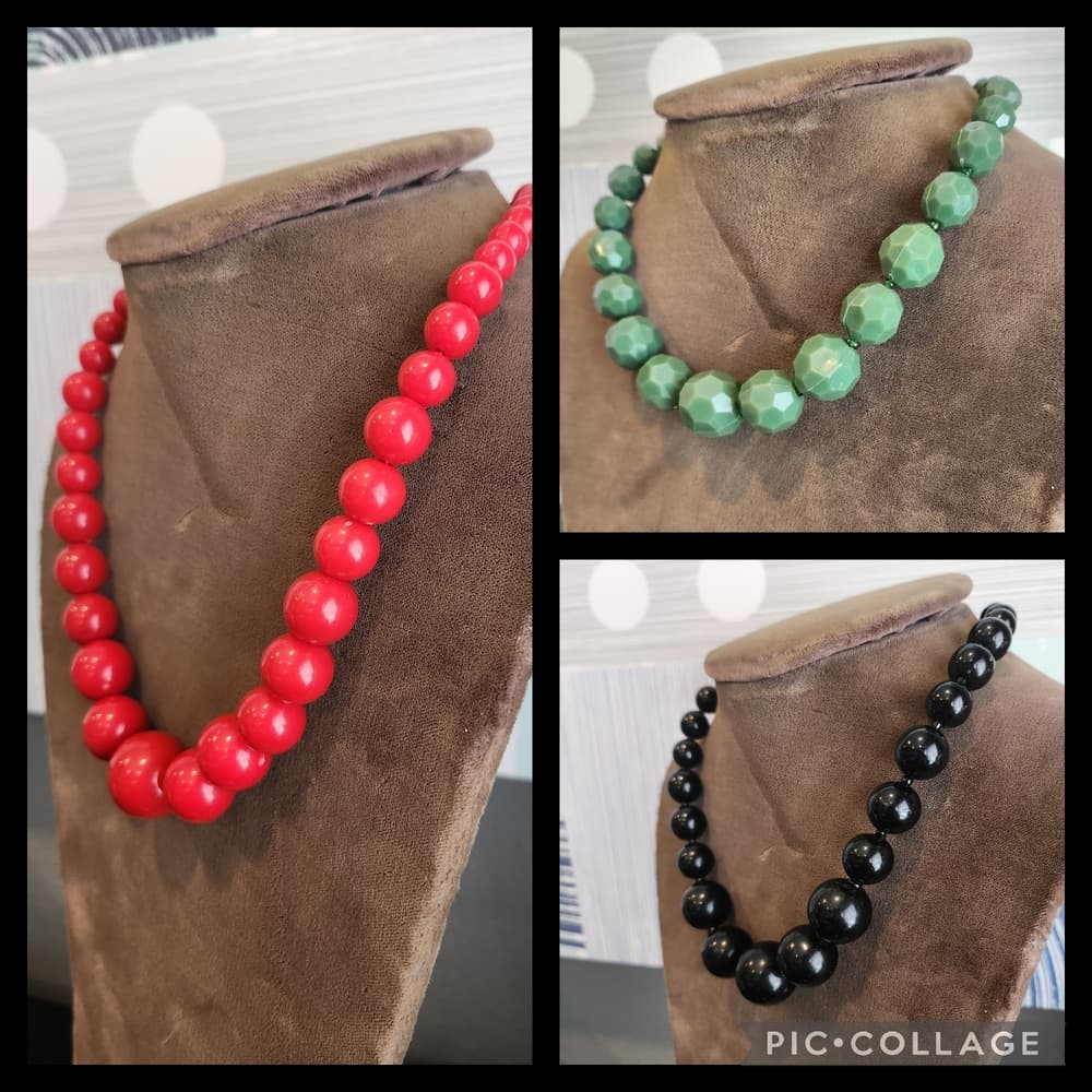 3 Pack Beaded Necklace Set - Red, Green, and Black - Thumbnail 6